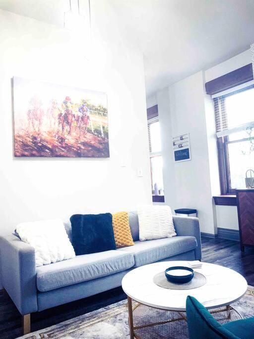 2Br Unit W/ Cinema Room In Nulu لويفيل المظهر الخارجي الصورة